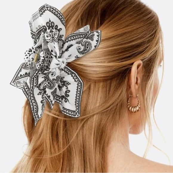 New White Paisley Hair Bow Clip - Picture 2 of 2